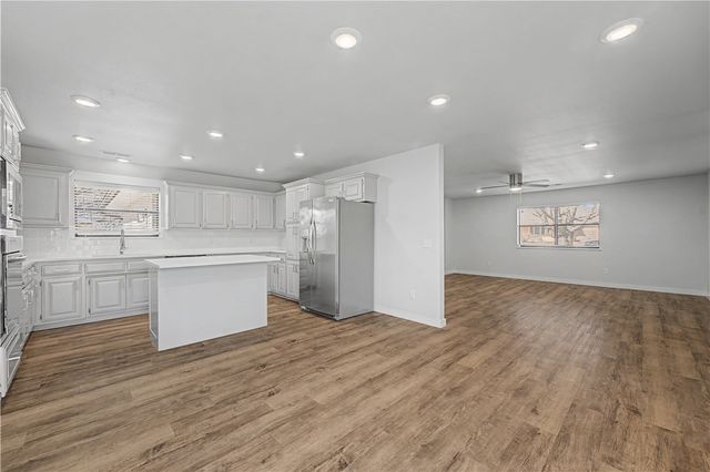 1906 SE Taylor Street, Bentonville, AR 72712