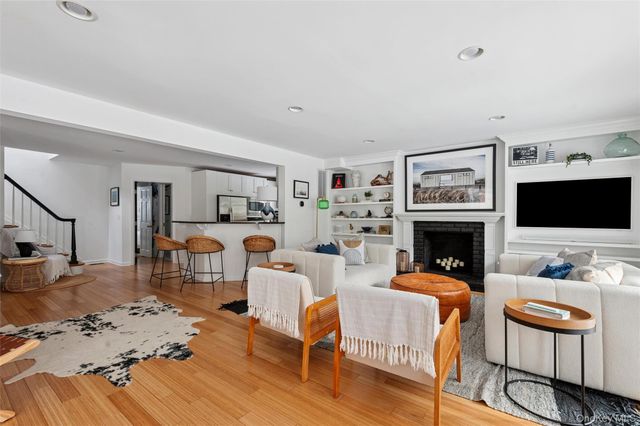 3 1st Place, East Quogue, NY 11942