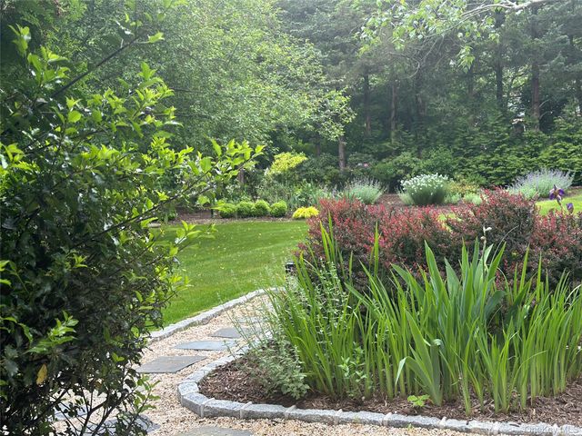 3 1st Place, East Quogue, NY 11942