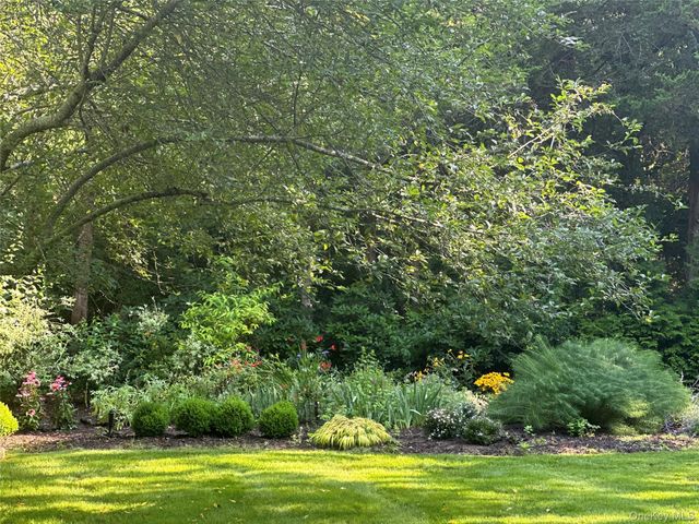 3 1st Place, East Quogue, NY 11942