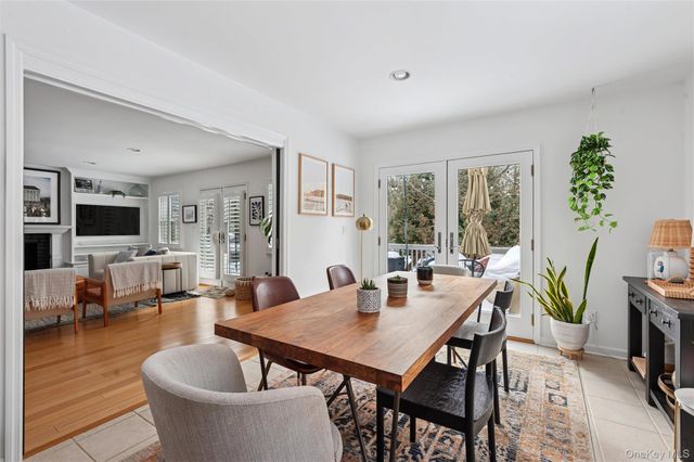 3 1st Place, East Quogue, NY 11942