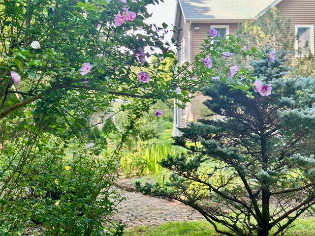 3 1st Place, East Quogue, NY 11942