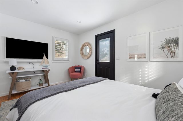 3 1st Place, East Quogue, NY 11942