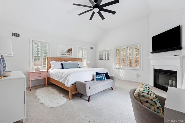 3 1st Place, East Quogue, NY 11942