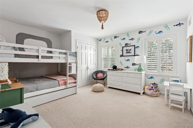 3 1st Place, East Quogue, NY 11942