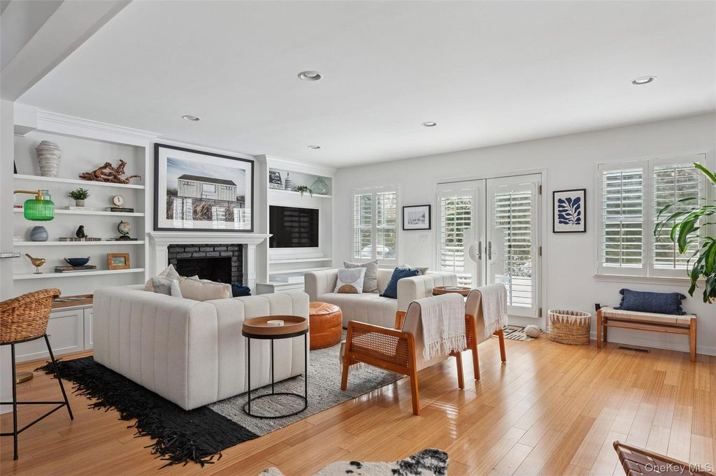 3 1st Place, East Quogue, NY 11942