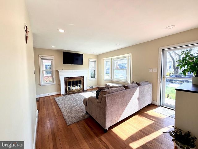 2916 MEADOW LN, Falls Church, VA 22042