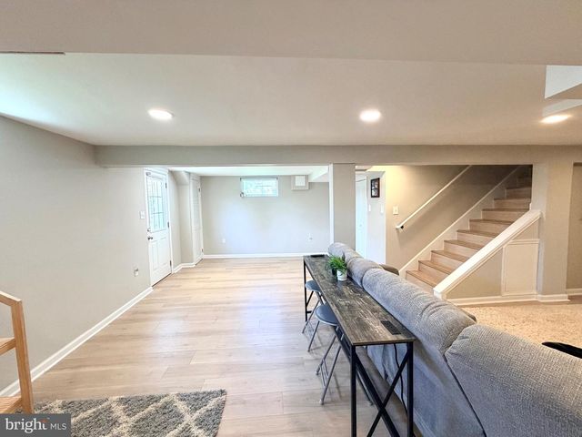 2916 MEADOW LN, Falls Church, VA 22042