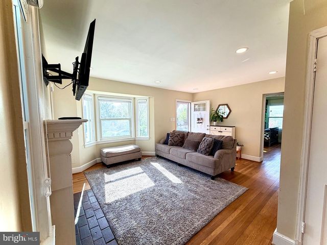2916 MEADOW LN, Falls Church, VA 22042