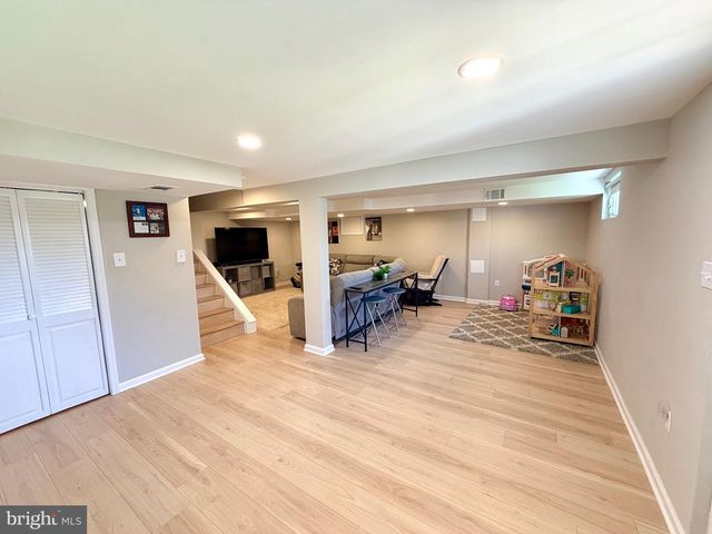 2916 MEADOW LN, Falls Church, VA 22042