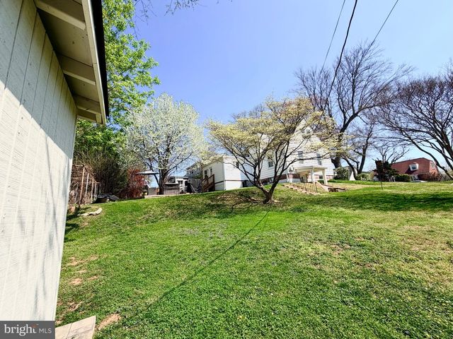 2916 MEADOW LN, Falls Church, VA 22042