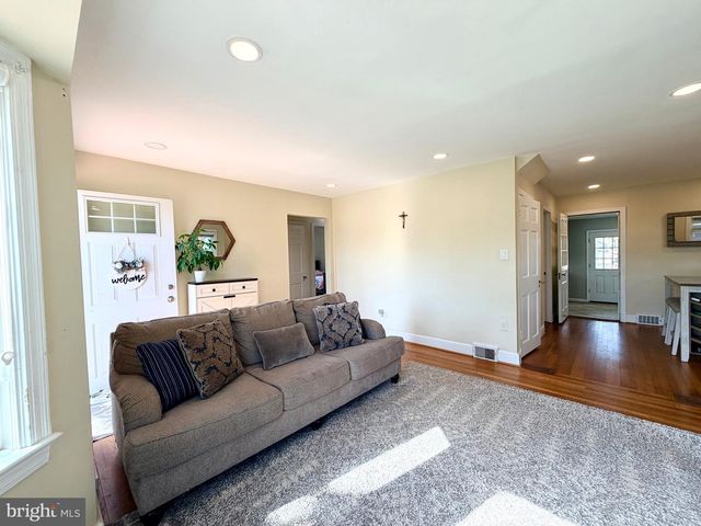 2916 MEADOW LN, Falls Church, VA 22042