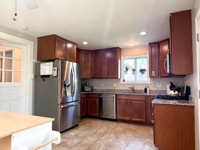 2916 MEADOW LN, Falls Church, VA 22042