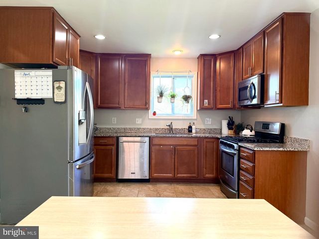 2916 MEADOW LN, Falls Church, VA 22042