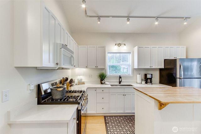 41 Central Avenue, Pacific Beach, WA 98571