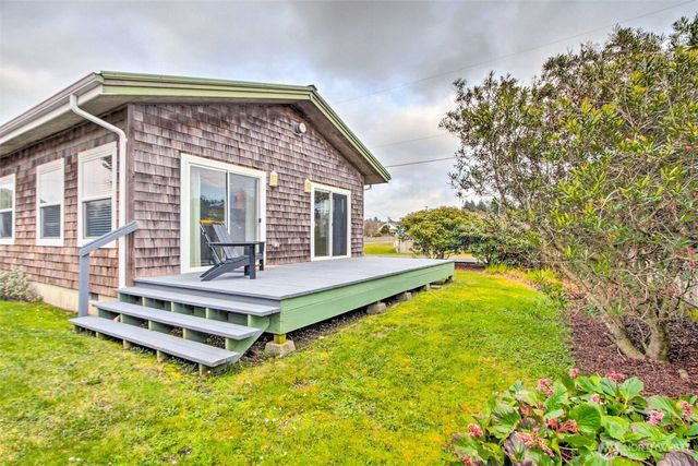 41 Central Avenue, Pacific Beach, WA 98571