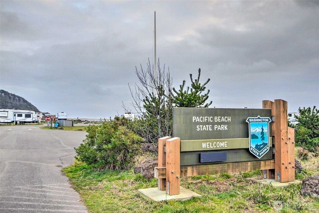 41 Central Avenue, Pacific Beach, WA 98571