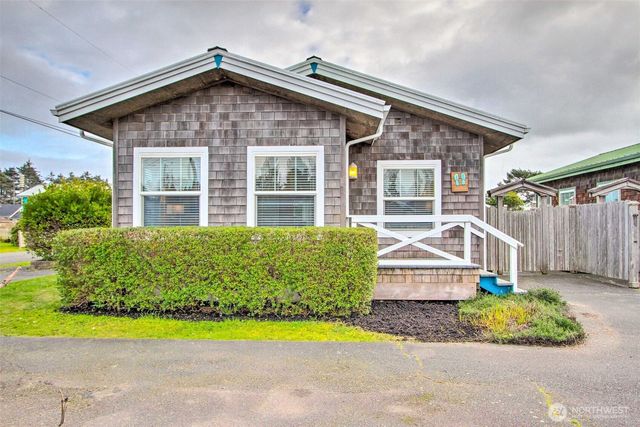 41 Central Avenue, Pacific Beach, WA 98571