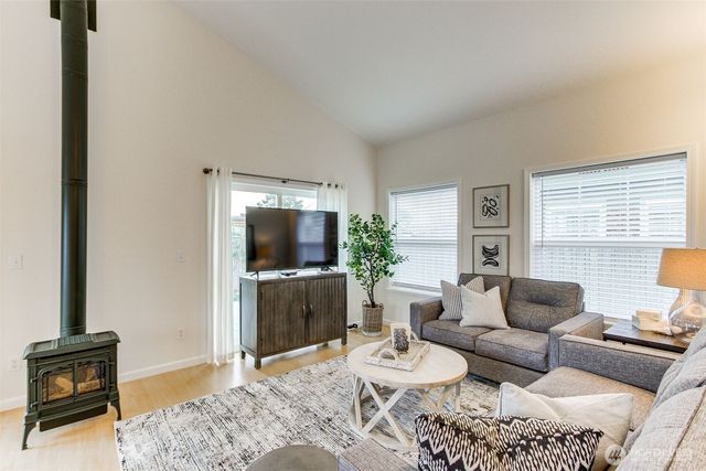 41 Central Avenue, Pacific Beach, WA 98571