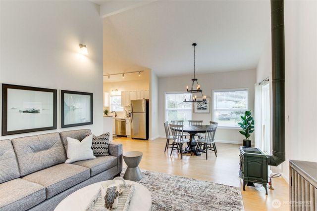 41 Central Avenue, Pacific Beach, WA 98571