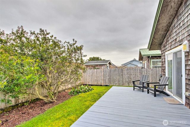 41 Central Avenue, Pacific Beach, WA 98571