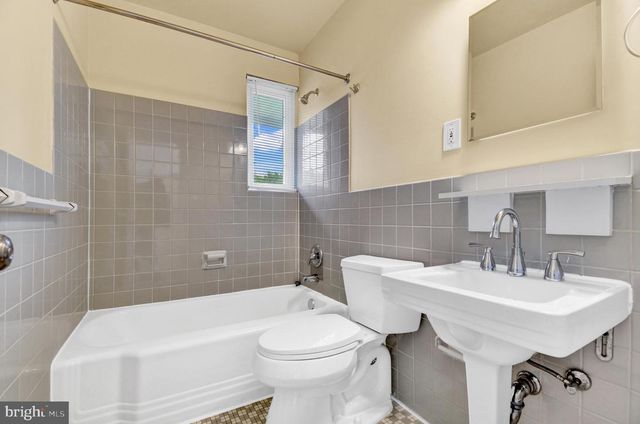 10228 FARNHAM DR, Bethesda, MD 20814