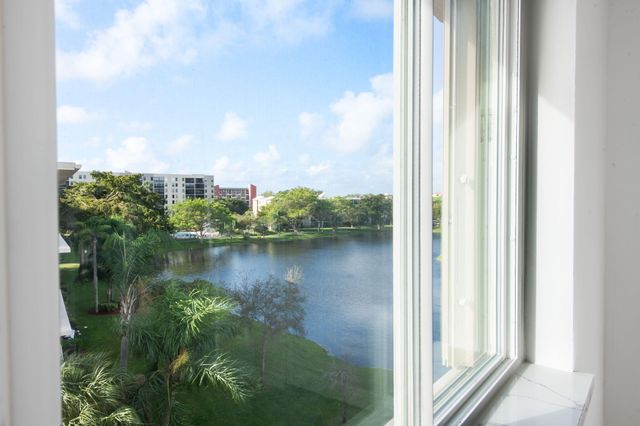 2106 S Cypress Bend Drive 501, Pompano Beach, FL 33069
