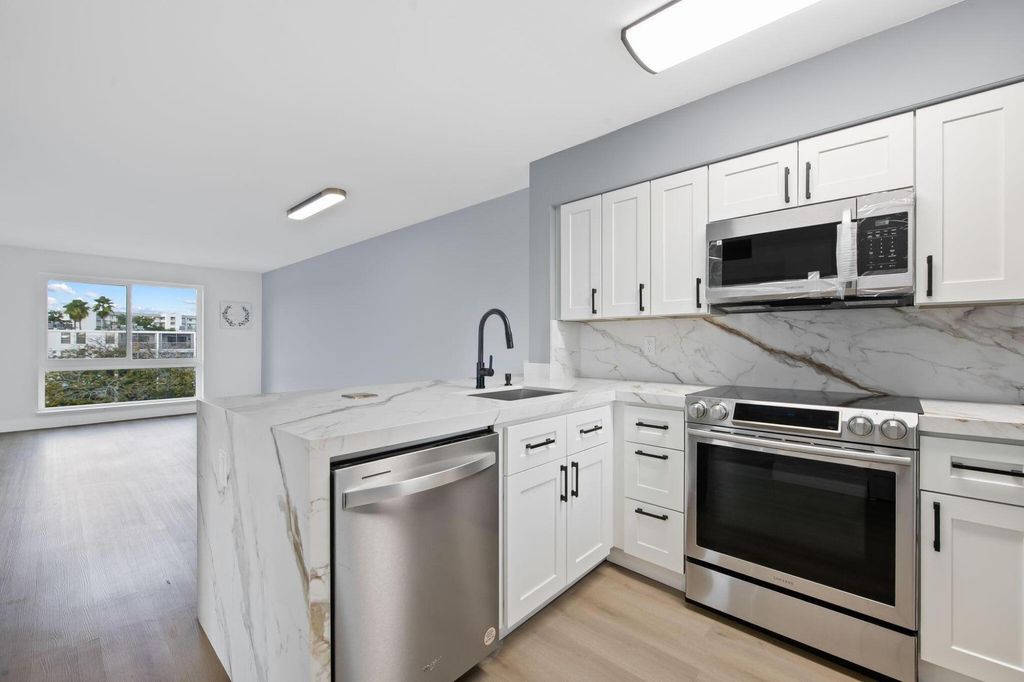 2106 S Cypress Bend Drive 501, Pompano Beach, FL 33069