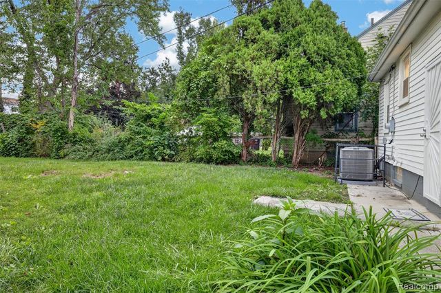 16519 Stahelin Avenue, Detroit, MI 48219
