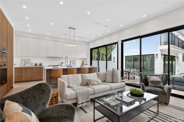 4842 Biloxi Avenue, Toluca Lake, CA 91601