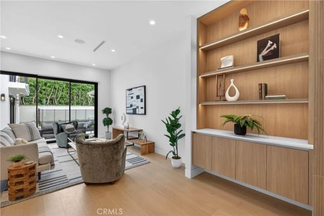 4842 Biloxi Avenue, Toluca Lake, CA 91601