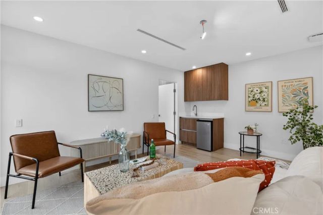 4842 Biloxi Avenue, Toluca Lake, CA 91601