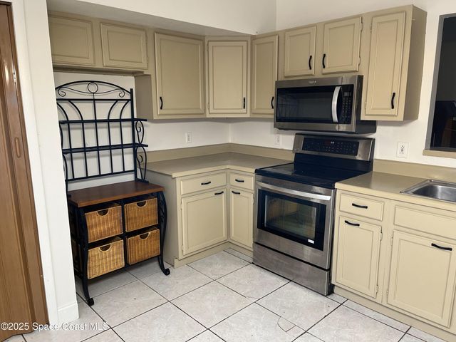 307 Sherman Street SE, Palm Bay, FL 32909