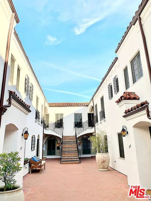 1330 N Harper Avenue 108, West Hollywood, CA 90046