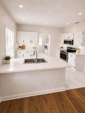 320 S COURTLAND AVENUE, Bartow, FL 33830