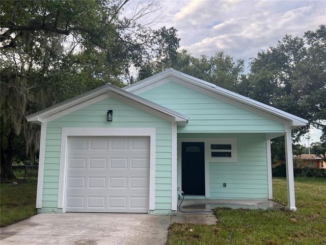 1209 E JACKSON AVENUE, Mount Dora, FL 32757