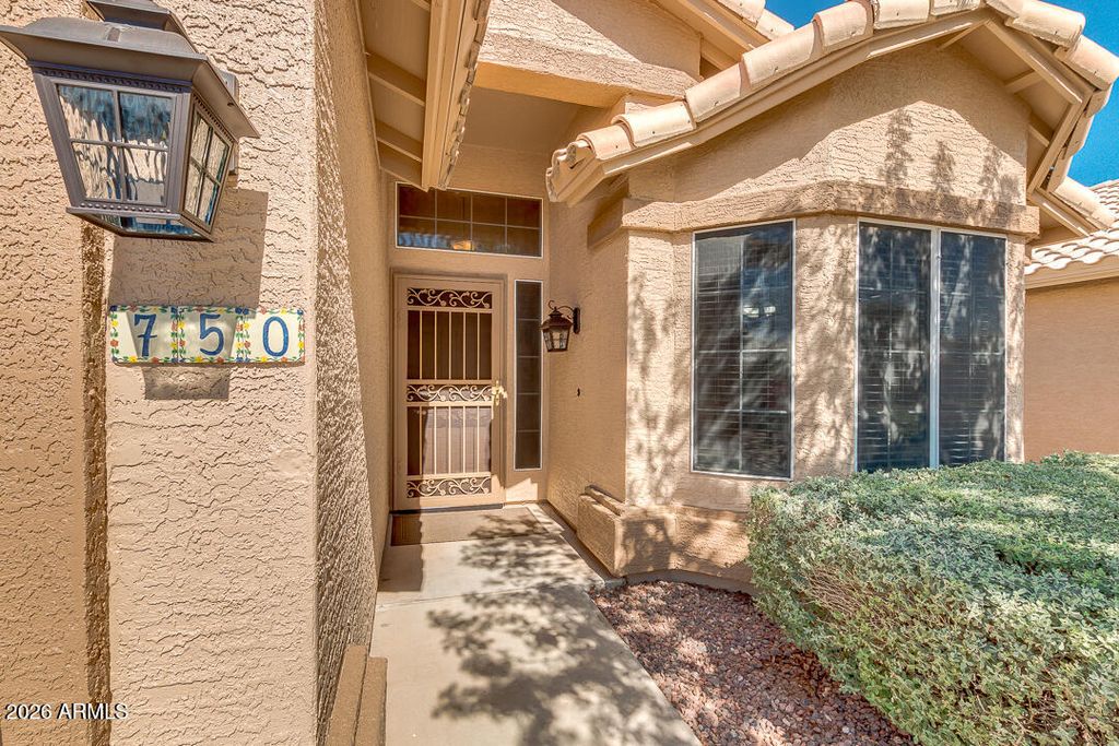750 E BAYLOR Lane, Chandler, AZ 85225