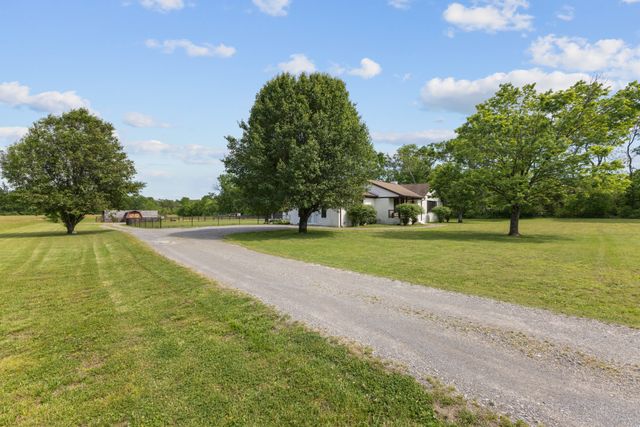 170 Upper Station Camp Crk Rd, Gallatin, TN 37066