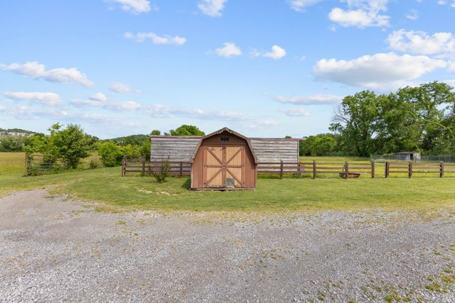 170 Upper Station Camp Crk Rd, Gallatin, TN 37066