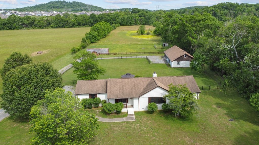170 Upper Station Camp Crk Rd, Gallatin, TN 37066