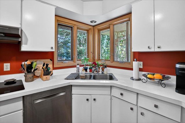 11 Fuller Drive, Madison, WI 53704