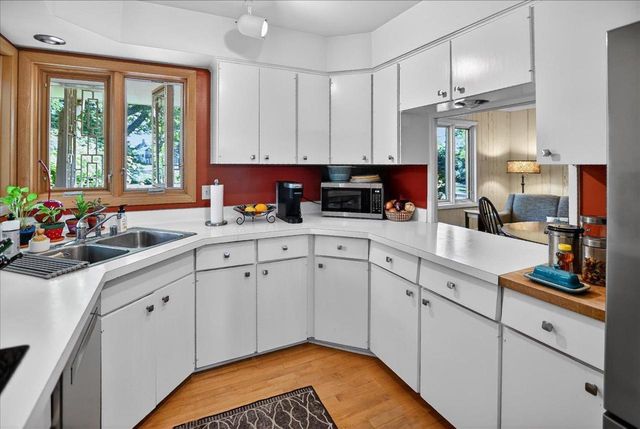 11 Fuller Drive, Madison, WI 53704