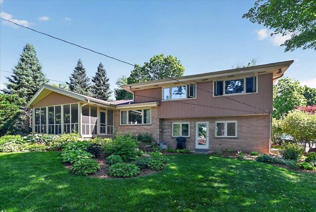 11 Fuller Drive, Madison, WI 53704