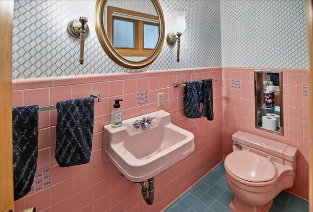 11 Fuller Drive, Madison, WI 53704