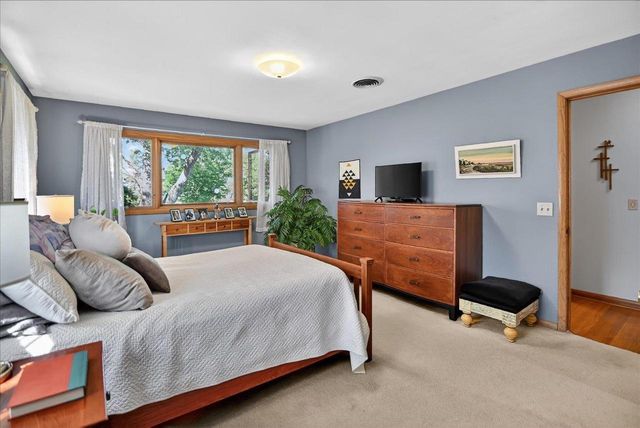 11 Fuller Drive, Madison, WI 53704