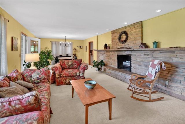 11 Fuller Drive, Madison, WI 53704