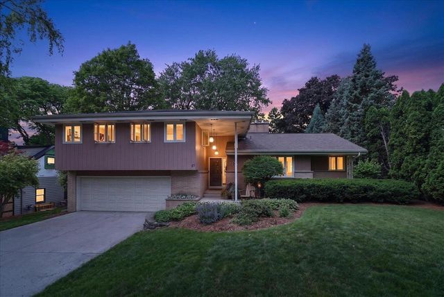 11 Fuller Drive, Madison, WI 53704