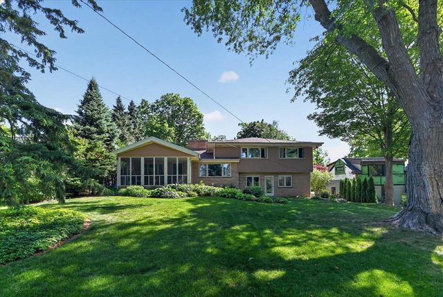 11 Fuller Drive, Madison, WI 53704