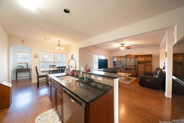 14406 Barn Ct, Elmendorf, TX 78112