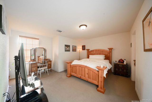 14406 Barn Ct, Elmendorf, TX 78112